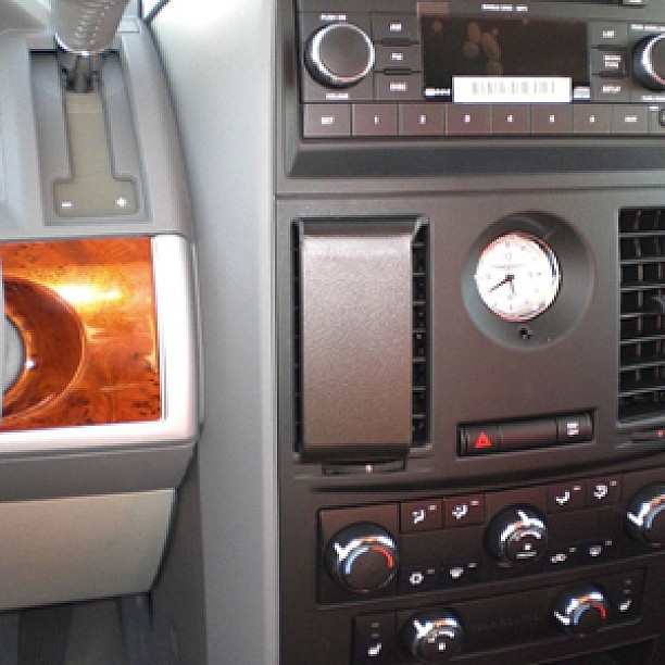 Houder - Brodit ProClip - Chrysler Voyager 2008-2011 Center mount Houder - Brodit ProClip - Chrysler Voyager 2008-2011 Center mount