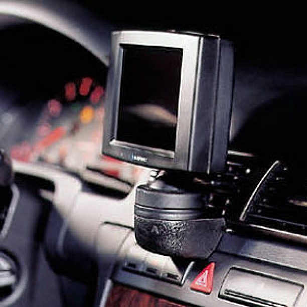 Houder - Arat - Audi A6 1997-2005 Kleur: Zwart Houder - Arat - Audi A6 1997-2005 Kleur: Zwart