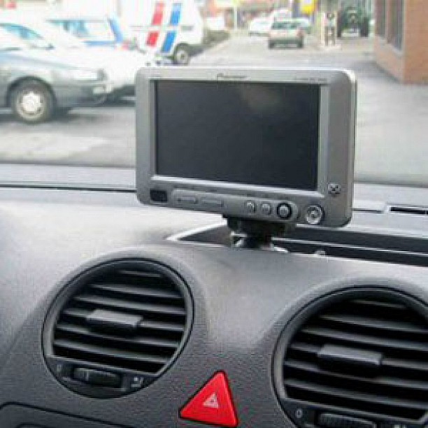 Houder - Arat - Volkswagen Caddy 2004-2015 Kleur: Zwart Houder - Arat - Volkswagen Caddy 2004-2015 Kleur: Zwart