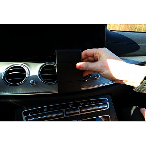 Houder - Brodit ProClip - Mercedes Benz E-Klasse 2018-2023 Center mount versterkt Houder - Brodit ProClip - Mercedes Benz E-Klasse 2018-2023 Center mount versterkt