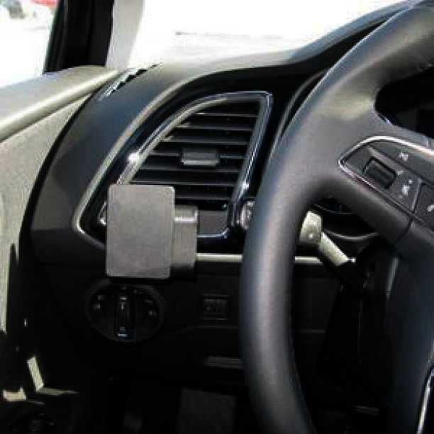 Houder - Brodit ProClip - Seat Leon 2013-2020 Left mount Houder - Brodit ProClip - Seat Leon 2013-2020 Left mount