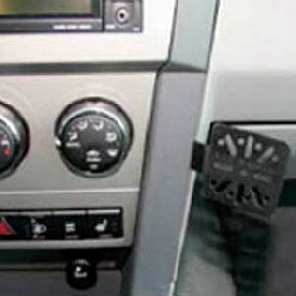 Houder - Dashmount Dodge Avenger 2007-2011 LET OP: UITLOPEND ARTIKEL STERK IN PRIJS VERLAAGD! Houder - Dashmount Dodge Avenger 2007-2011 LET OP: UITLOPEND ARTIKEL STERK IN PRIJS VERLAAGD!