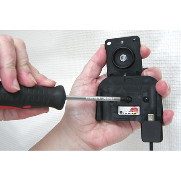 TomTom One XL HD Actieve houder met 12V lader Let Op: Uitlopend Artikel, Kan niet retour! TomTom One XL HD Actieve houder met 12V lader Let Op: Uitlopend Artikel, Kan niet retour!