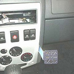 Houder - Dashmount Dacia Logan 2005-2008 LET OP: UITLOPEND ARTIKEL STERK IN PRIJS VERLAAGD!