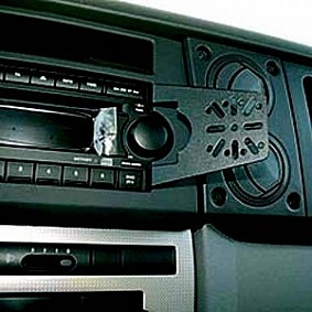 Houder - Dashmount Jeep Commander 2006-2010 LET OP: UITLOPEND ARTIKEL STERK IN PRIJS VERLAAGD!