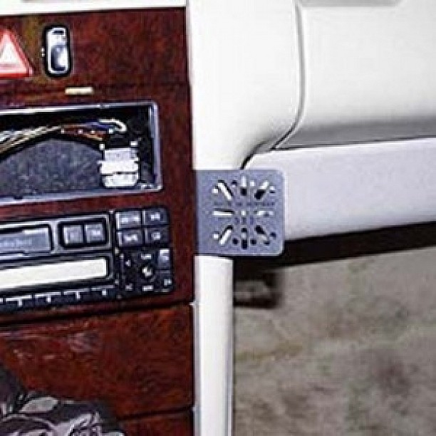 Houder - Dashmount Mercedes Benz E-Klasse (W210) 1996-2001 LET OP: UITLOPEND ARTIKEL STERK IN PRIJS VERLAAGD! Houder - Dashmount Mercedes Benz E-Klasse (W210) 1996-2001 LET OP: UITLOPEND ARTIKEL STERK IN PRIJS VERLAAGD!