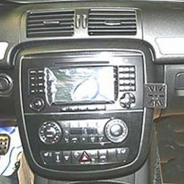 Houder - Dashmount Mercedes Benz R-Klasse (W251) 2006-2014 LET OP: UITLOPEND ARTIKEL STERK IN PRIJS VERLAAGD!