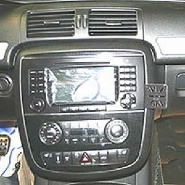 Houder - Dashmount Mercedes Benz R-Klasse (W251) 2006-2014 LET OP: UITLOPEND ARTIKEL STERK IN PRIJS VERLAAGD! Houder - Dashmount Mercedes Benz R-Klasse (W251) 2006-2014 LET OP: UITLOPEND ARTIKEL STERK IN PRIJS VERLAAGD!