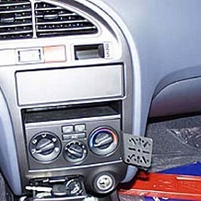 Houder - Dashmount Hyundai Elantra 2001-2005 LET OP: UITLOPEND ARTIKEL STERK IN PRIJS VERLAAGD!