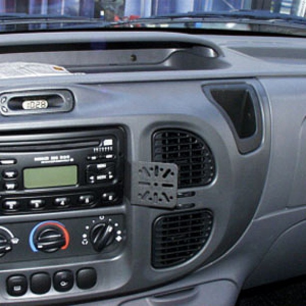Houder - Dashmount Ford Transit 2000-2006 LET OP: UITLOPEND ARTIKEL STERK IN PRIJS VERLAAGD! Houder - Dashmount Ford Transit 2000-2006 LET OP: UITLOPEND ARTIKEL STERK IN PRIJS VERLAAGD!