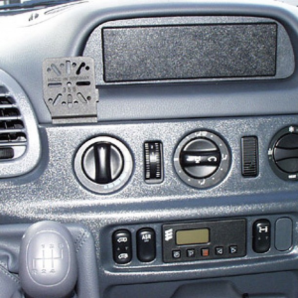 Houder - Dashmount Mercedes Benz Sprinter 2000-2006 LET OP: UITLOPEND ARTIKEL STERK IN PRIJS VERLAAGD! Houder - Dashmount Mercedes Benz Sprinter 2000-2006 LET OP: UITLOPEND ARTIKEL STERK IN PRIJS VERLAAGD!