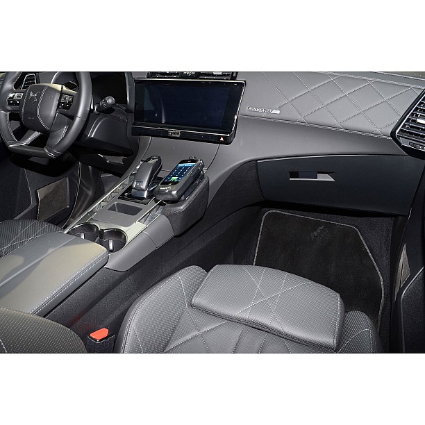 Houder - Kuda Citroën DS7 2018-2022 Kleur : Zwart Houder - Kuda Citroën DS7 2018-2022 Kleur : Zwart