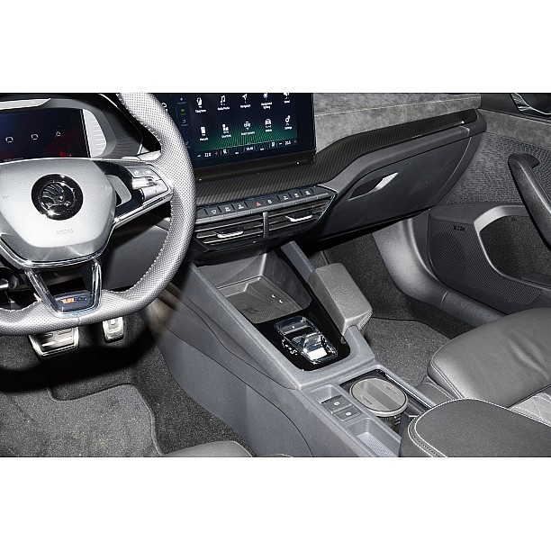 Houder - Kuda Skoda Octavia IV 2020-2022 Kleur : Zwart Houder - Kuda Skoda Octavia IV 2020-2022 Kleur : Zwart