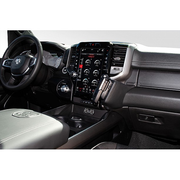 Houder - Kuda Dodge Ram + USA 2018-2022 Kleur: Zwart Houder - Kuda Dodge Ram + USA 2018-2022 Kleur: Zwart