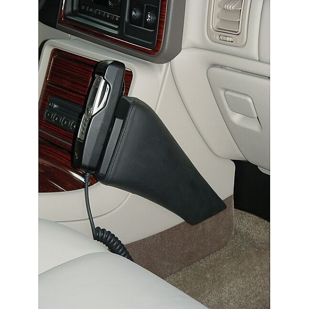 Houder - Kuda Cadillac Escalade 2003-2006 Kleur: Zwart Houder - Kuda Cadillac Escalade 2003-2006 Kleur: Zwart