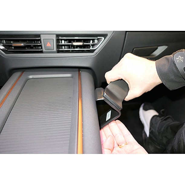 Houder - Brodit ProClip - Seat Born 2022-2024 / Cupra Born 2022-> Console mount Houder - Brodit ProClip - Seat Born 2022-2024 / Cupra Born 2022-> Console mount