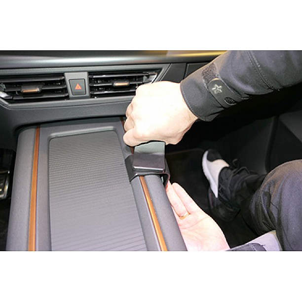 Houder - Brodit ProClip - Seat Born 2022-2024 / Cupra Born 2022-> Console mount Houder - Brodit ProClip - Seat Born 2022-2024 / Cupra Born 2022-> Console mount