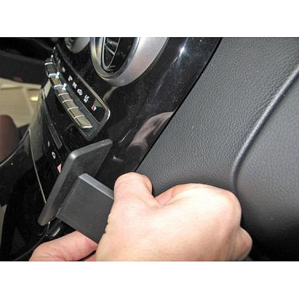 Houder - Brodit ProClip - Mercedes Benz C-Klasse (180-320) 2014-2021 Angled mount Houder - Brodit ProClip - Mercedes Benz C-Klasse (180-320) 2014-2021 Angled mount