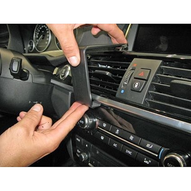 ProClip - BMW X3 2015-2017 / X4 2015-2018 Center mount ProClip - BMW X3 2015-2017 / X4 2015-2018 Center mount
