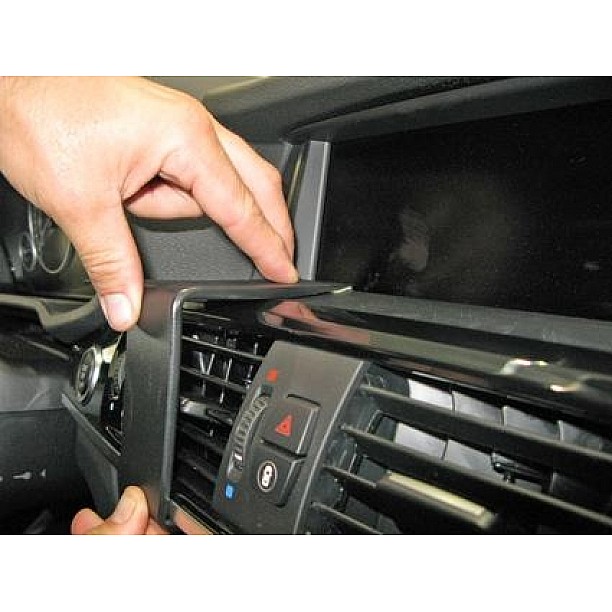 ProClip - BMW X3 2015-2017 / X4 2015-2018 Center mount ProClip - BMW X3 2015-2017 / X4 2015-2018 Center mount