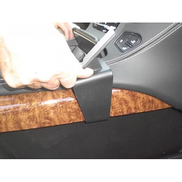 Houder - Brodit ProClip - Chevrolet Tahoe/ Suburban 2015-2020 Console mount, Right Houder - Brodit ProClip - Chevrolet Tahoe/ Suburban 2015-2020 Console mount, Right