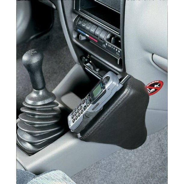 Houder - Kuda Suzuki Baleno 1998-2004 Kleur: Zwart Houder - Kuda Suzuki Baleno 1998-2004 Kleur: Zwart