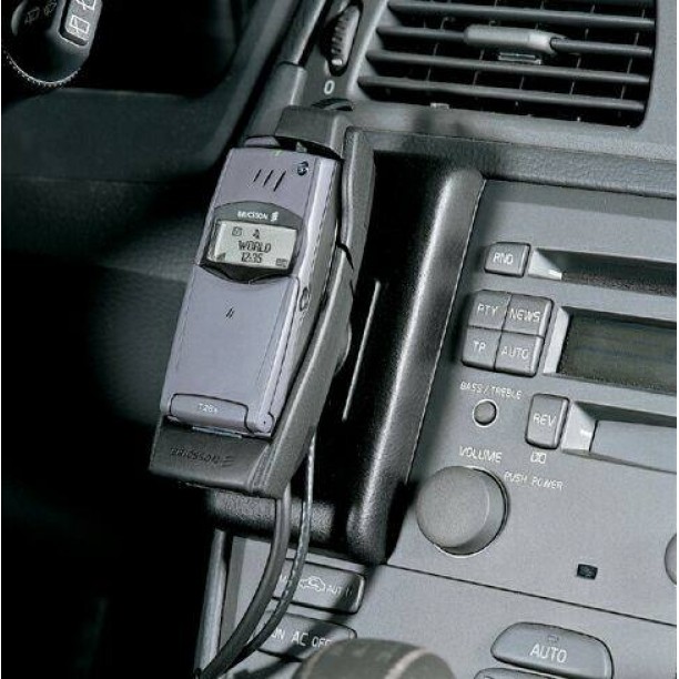 Houder - Kuda Volvo S60 / V70 / XC70 2000-05/2007 Kleur: Zwart Houder - Kuda Volvo S60 / V70 / XC70 2000-05/2007 Kleur: Zwart