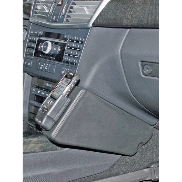 Houder - Kuda Mercedes Benz E-Klasse (W212) 03/2009-2016 Kleur: Zwart Houder - Kuda Mercedes Benz E-Klasse (W212) 03/2009-2016 Kleur: Zwart