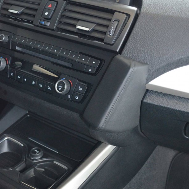 Houder - Kuda BMW 1-Serie (F20) 2011-2017 Kleur: Zwart Houder - Kuda BMW 1-Serie (F20) 2011-2017 Kleur: Zwart