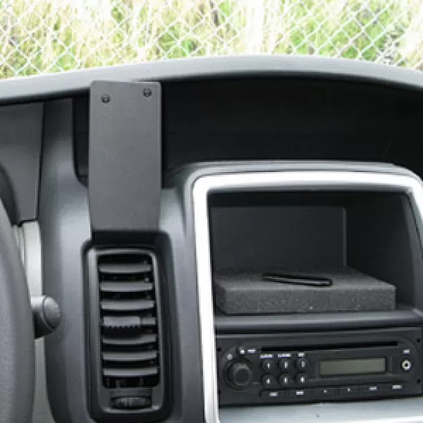 Houder - Brodit ProClip - Nissan Primastar - Opel Vivaro - Renault Trafic 2011-2014 Center mount Houder - Brodit ProClip - Nissan Primastar - Opel Vivaro - Renault Trafic 2011-2014 Center mount