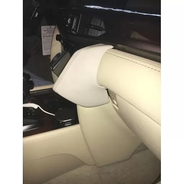 Houder - Kuda Toyota LandCruiser 200 2015-2019 Kleur: Zwart Houder - Kuda Toyota LandCruiser 200 2015-2019 Kleur: Zwart