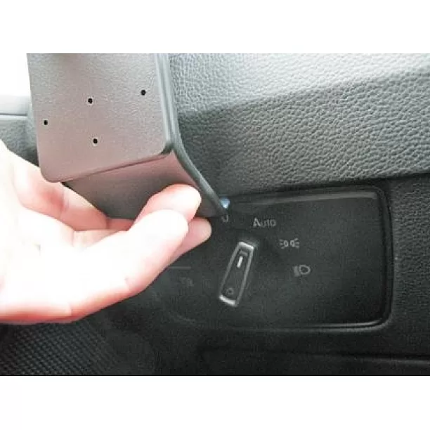Houder - Brodit ProClip - Volkswagen Passat 2015-2023 / Passat Alltrack 2016-2023 / Arteon 2017-> Left mount Houder - Brodit ProClip - Volkswagen Passat 2015-2023 / Passat Alltrack 2016-2023 / Arteon 2017-> Left mount