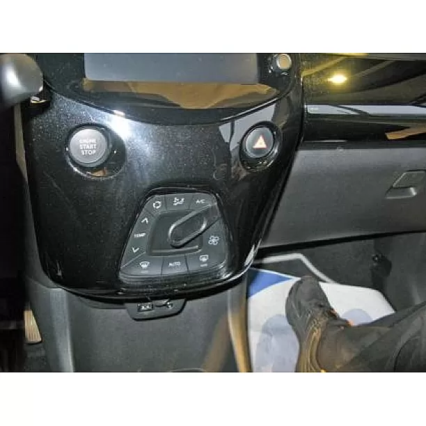 Houder - Brodit ProClip - Citroën C1- Toyota Aygo- Peugeot 108, 2014-> Angled mount Houder - Brodit ProClip - Citroën C1- Toyota Aygo- Peugeot 108, 2014-> Angled mount
