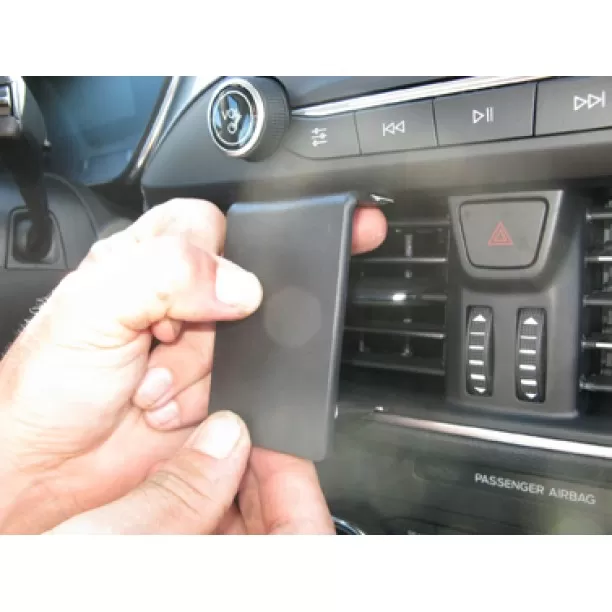 Houder - Brodit ProClip - Ford Focus 2019-> / Kuga 2020-> Center mount Houder - Brodit ProClip - Ford Focus 2019-> / Kuga 2020-> Center mount