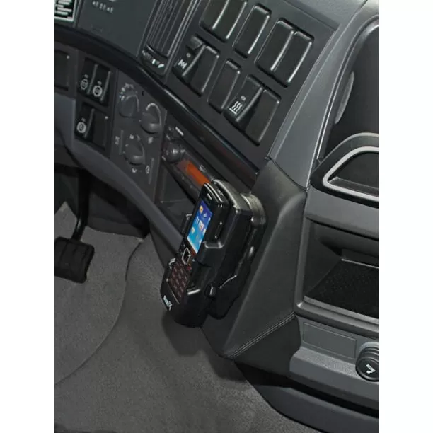 Houder - Kuda Volvo FH-Serie 2010-2012 Kleur: Zwart Houder - Kuda Volvo FH-Serie 2010-2012 Kleur: Zwart