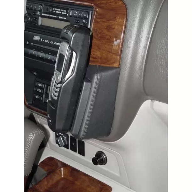 Houder - Kuda Nissan Patrol (Y61) 2003-09/2004 Kleur: Zwart Houder - Kuda Nissan Patrol (Y61) 2003-09/2004 Kleur: Zwart