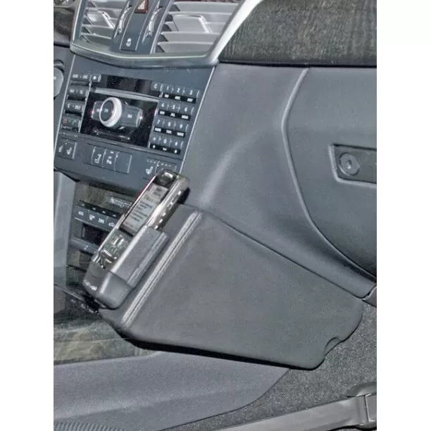 Houder - Kuda Mercedes Benz E-Klasse (W212) 03/2009-2016 Kleur: Zwart Houder - Kuda Mercedes Benz E-Klasse (W212) 03/2009-2016 Kleur: Zwart