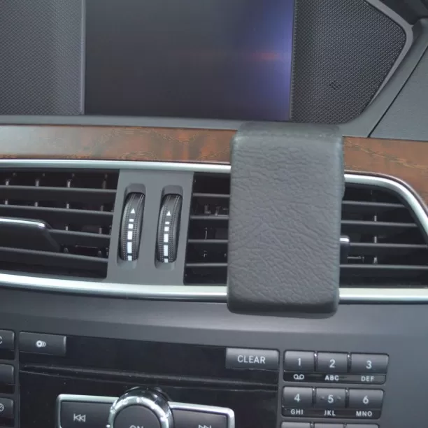 Houder - Kuda Mercedes Benz C-klasse 2011-2014 Kleur: Zwart Houder - Kuda Mercedes Benz C-klasse 2011-2014 Kleur: Zwart
